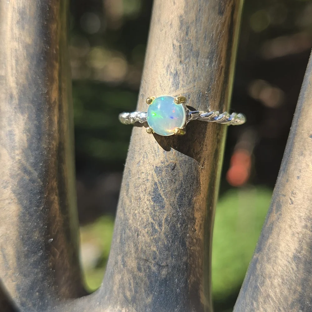 HOST PICK! ππ Opal 1k Natural Sterling & Gold Women's Ring Sz7 - Picture 1 of 8
